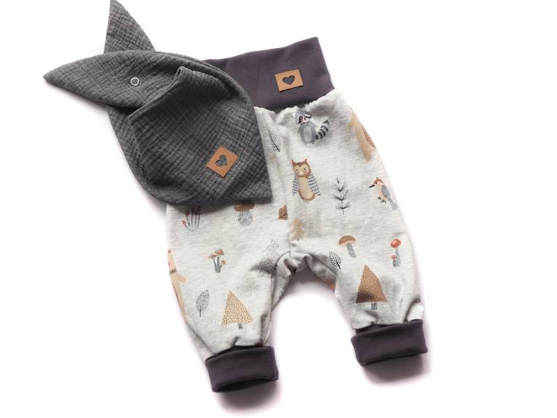 Pumphose Halstuch Musselin Waldtiere Grau Geburt Baby von HerzenskinderDesign