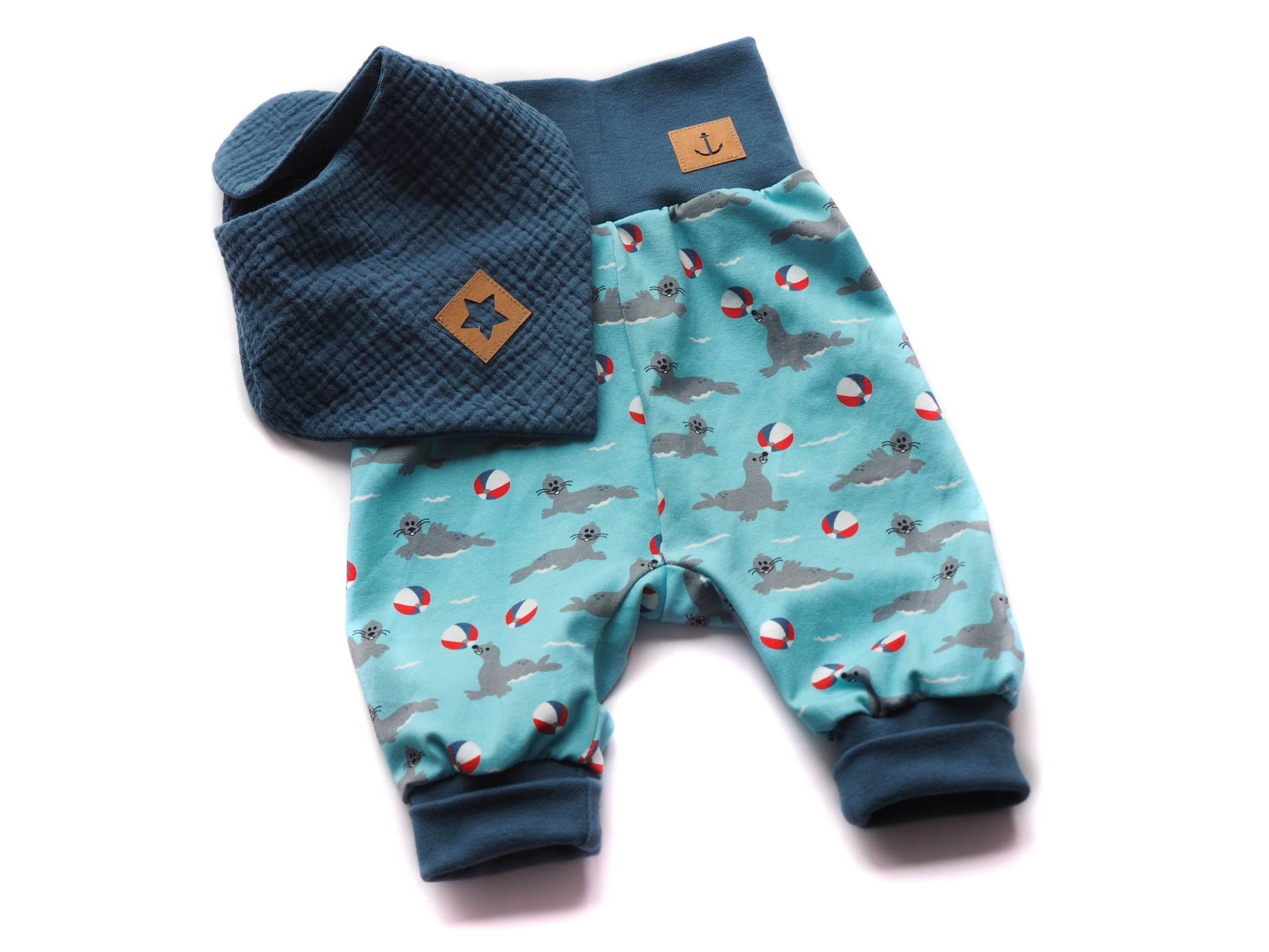 Pumphose Halstuch Musselin Windelstoff Robben Pumphose Halstuch Musselin Windelstoff Robben von HerzenskinderDesign