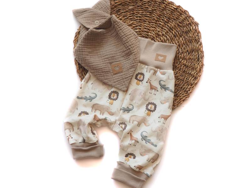 Pumphose Halstuch Musselin Zoo Tiere Geburt Baby von HerzenskinderDesign
