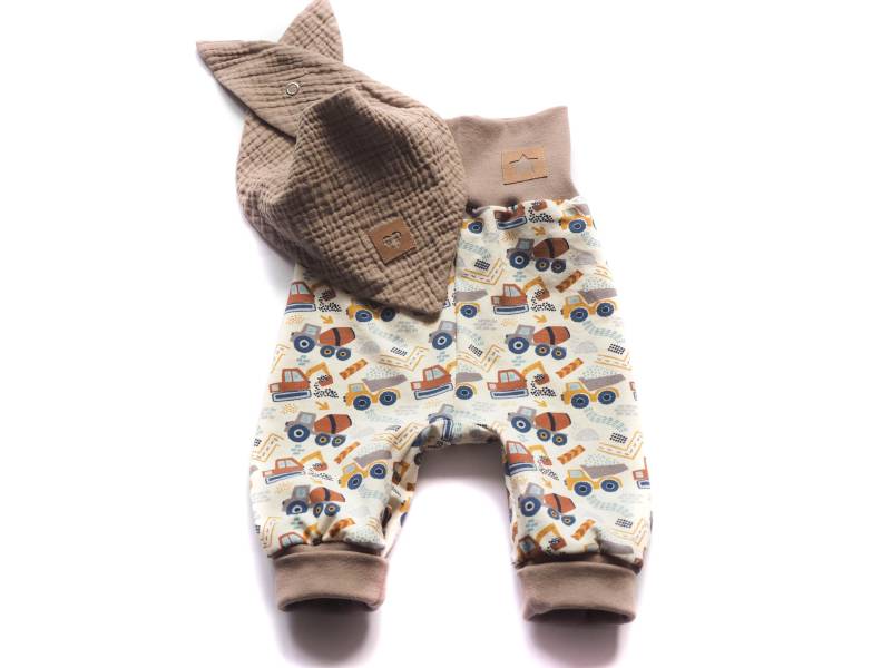 Pumphose Musselin Bagger Baustelle Geburt Baby von HerzenskinderDesign