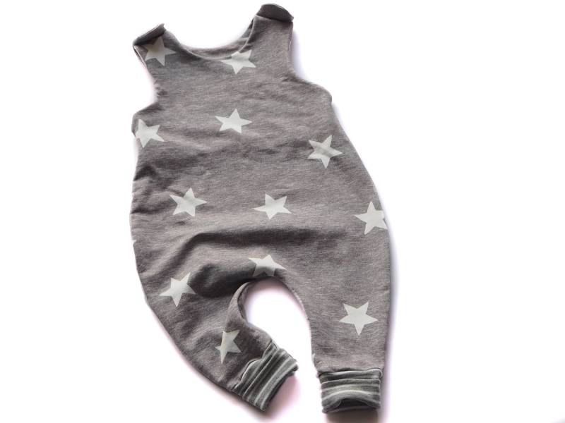Strampler Sterne Geburt Baby Gr. 68 von HerzenskinderDesign