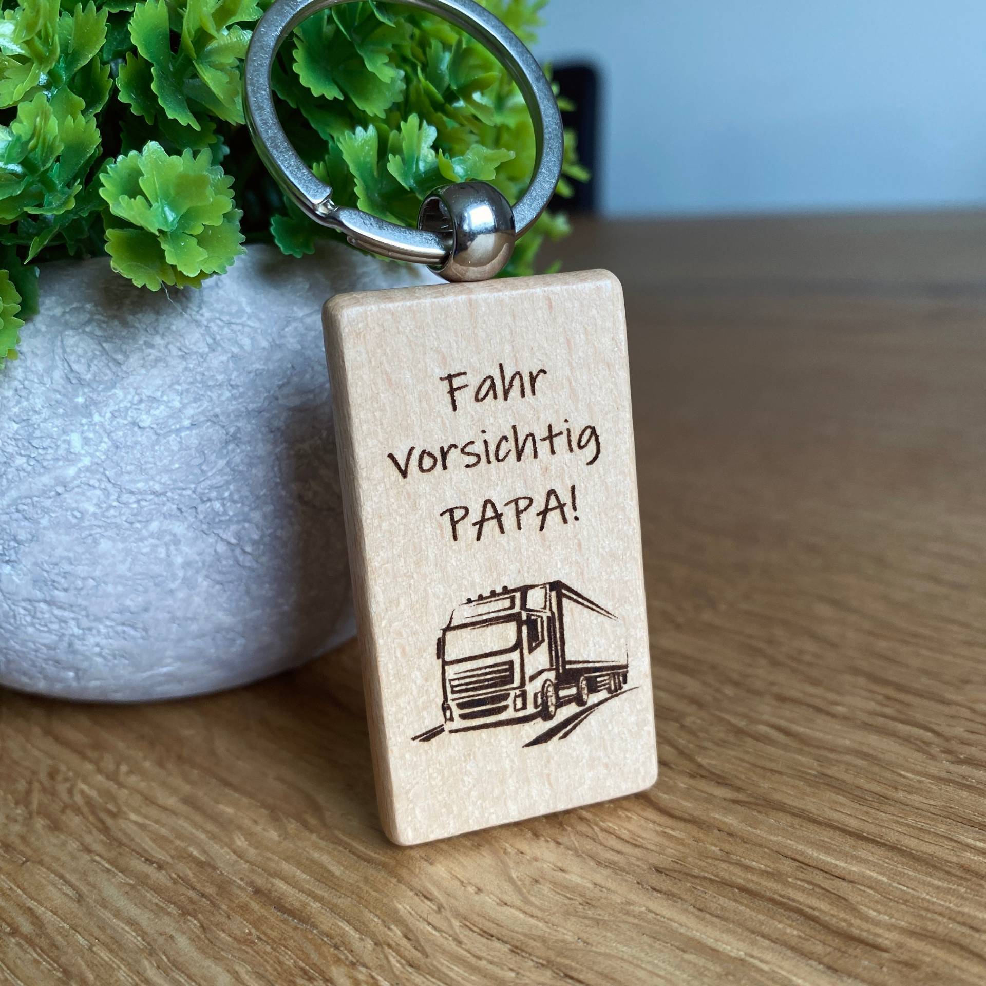 Schlüsselanhänger Mit Gravur Fahr Vorsichtig Geschenk Lkw Fahrer Vatertag Papa Personalisiert Holz Nachhaltig Geschenkidee in Deutschland von Herzensmensch24