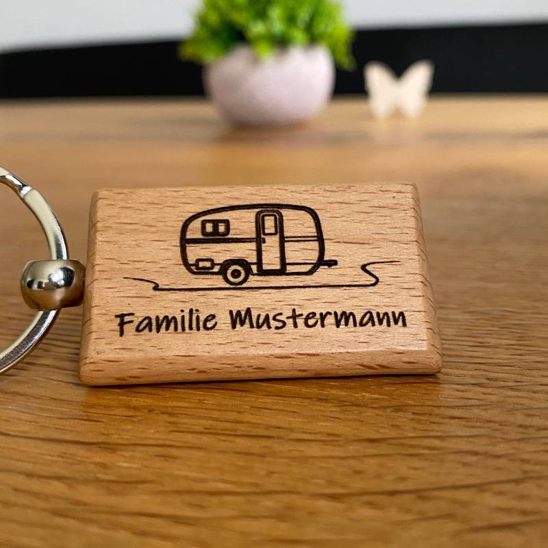Schlüsselanhänger Mit Gravur in Deutschland Personalisiert Wohnmobil Camper Geschenkidee Holz Wohnanhänger Geburtstag Urlaub Familienname von Herzensmensch24
