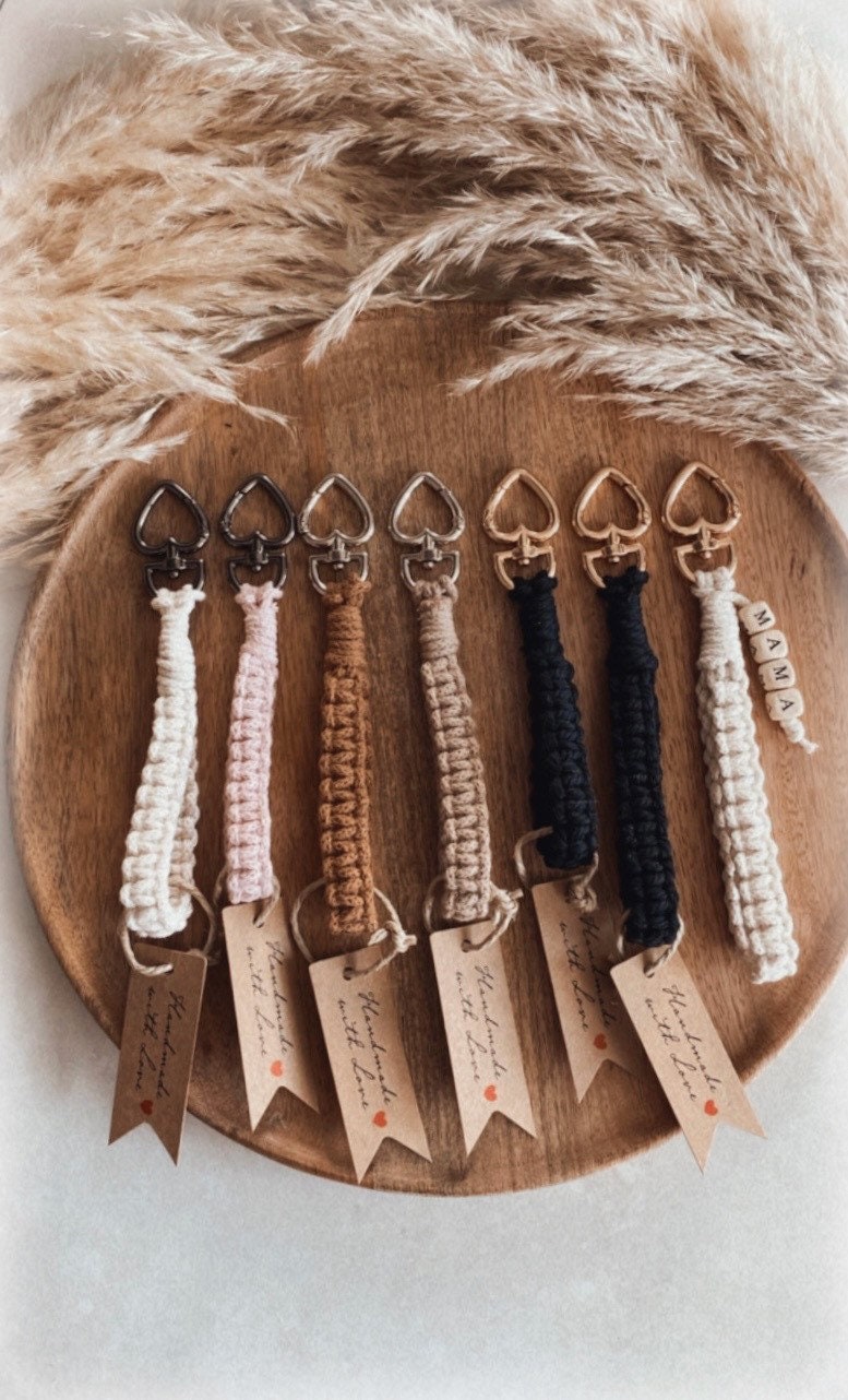 Makramee Schlüsselanhänger | Schlüsselbund Schlüsselband Boho Geschenk Mitbringsel Gastgeschenk Hochzeit Valentinstagsgeschenk Makramee Schlüsselanhänger | Schlüsselbund Schlüsselband Boho Geschenk Mitbringsel Gastgeschenk Hochzeit Valentinstagsgeschenk von Herzensstube