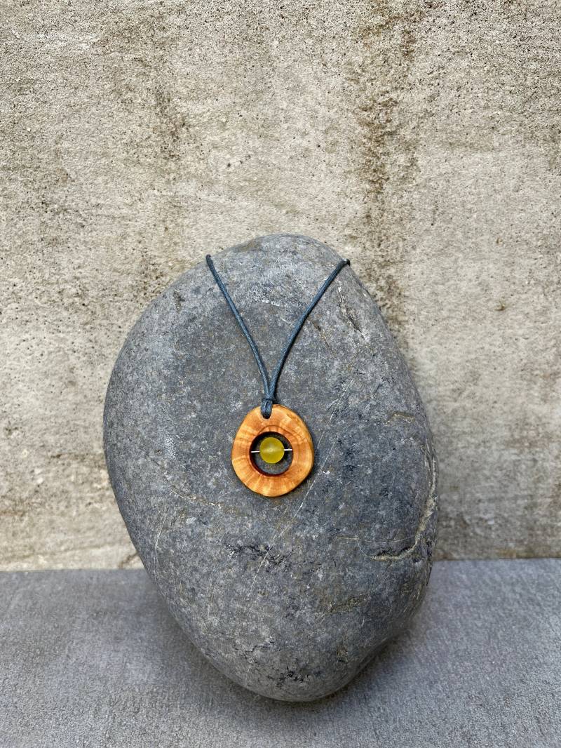Einzigartiger Holzschmuck Mit Bernstein No.11 von theTwoLives