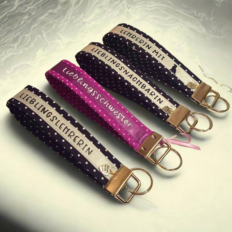 Schlüsselanhänger Personalisiert - Taschenanhänger Mit Name | Geschenk Für Mama, Kollegin, Lehrerin, Freundin Taschen Accessoires Schlüsselanhänger Personalisiert - Taschenanhänger Mit Name | Geschenk Für Mama, Kollegin, Lehrerin, Freundin Taschen Accessoires von Herzerlglueck
