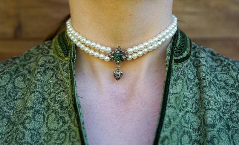 Trachtenkropfband 2 Reihig Grün Oder Kristallfarben Kropfband Tracht Trachtenschmuck Perlenkette Perlenkropfband Dirndl Lederhose Bayern von Herzerlmadl