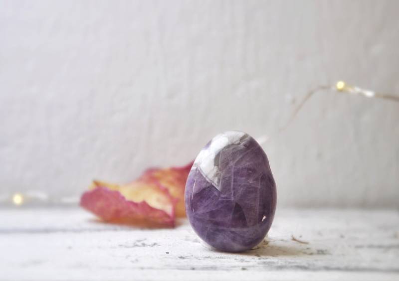 Amethyst Trommelstein Anhänger - Spiritueller Stein Heilstein Kristallschmuck Energie | Herzgöttin Amethyst Trommelstein Anhänger - Spiritueller Stein Heilstein Kristallschmuck Energie | Herzgöttin von Herzgoettin