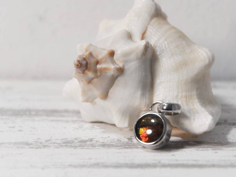 Ammolith Anhänger - Schimmernder Fossilien Edelstein Schmuck | Regenbogen Heilstein Geologie Mineral Versteinerung Herzgöttin Ammolith Anhänger - Schimmernder Fossilien Edelstein Schmuck | Regenbogen Heilstein Geologie Mineral Versteinerung Herzgöttin von Herzgoettin