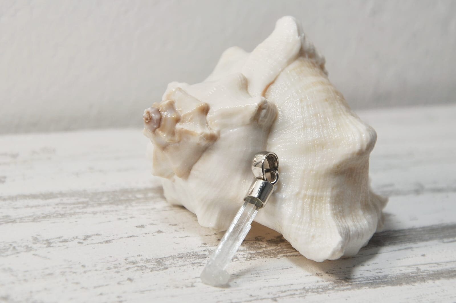 Aquamarin in Zartem Hellblau/Weiß - Rohkristall Anhänger Silberöse 925 Heilstein Rohstein Kristallschmuck Mermaidcore | Herzgöttin Aquamarin in Zartem Hellblau/Weiß - Rohkristall Anhänger Silberöse 925 Heilstein Rohstein Kristallschmuck Mermaidcore | Herzgöttin von Herzgoettin