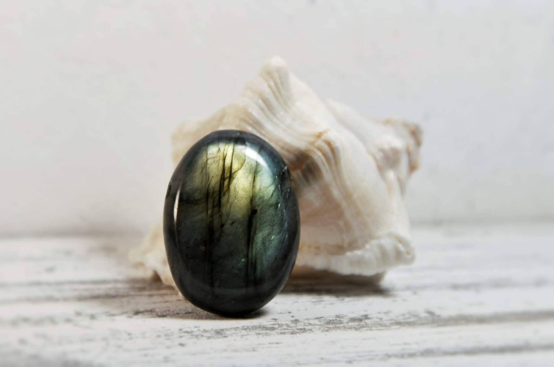 Labradorit Anhänger - Trommelstein in Aa Qualität | Faszinierender Schimmer Herzgöttin Labradorit Anhänger - Trommelstein in Aa Qualität | Faszinierender Schimmer Herzgöttin von Herzgoettin