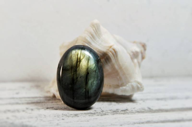 Labradorit Anhänger - Trommelstein in Aa Qualität | Faszinierender Schimmer Herzgöttin Labradorit Anhänger - Trommelstein in Aa Qualität | Faszinierender Schimmer Herzgöttin von Herzgoettin