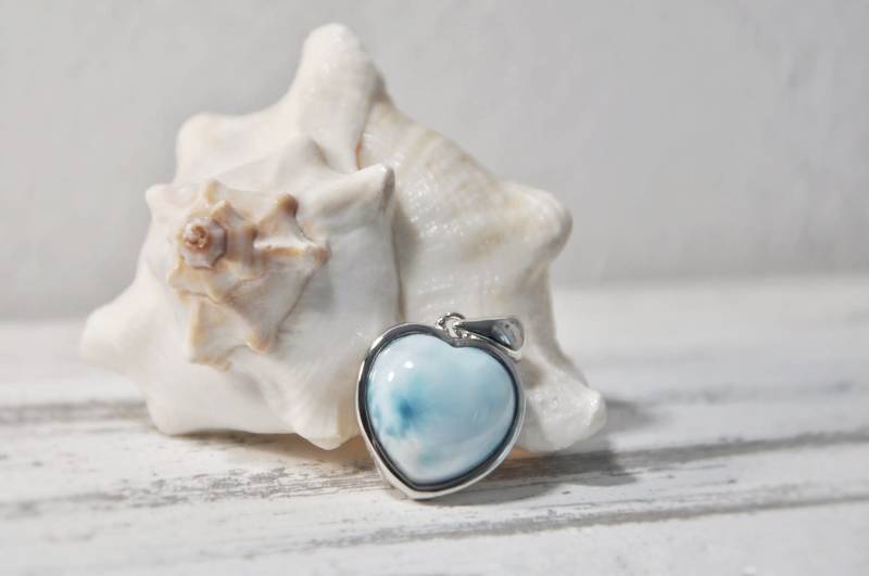 Larimar Anhänger Herz | Seltener Edelstein Mineral Atlantisstein Unikat Heilstein Schmuck Herzgöttin Larimar Anhänger Herz | Seltener Edelstein Mineral Atlantisstein Unikat Heilstein Schmuck Herzgöttin von Herzgoettin