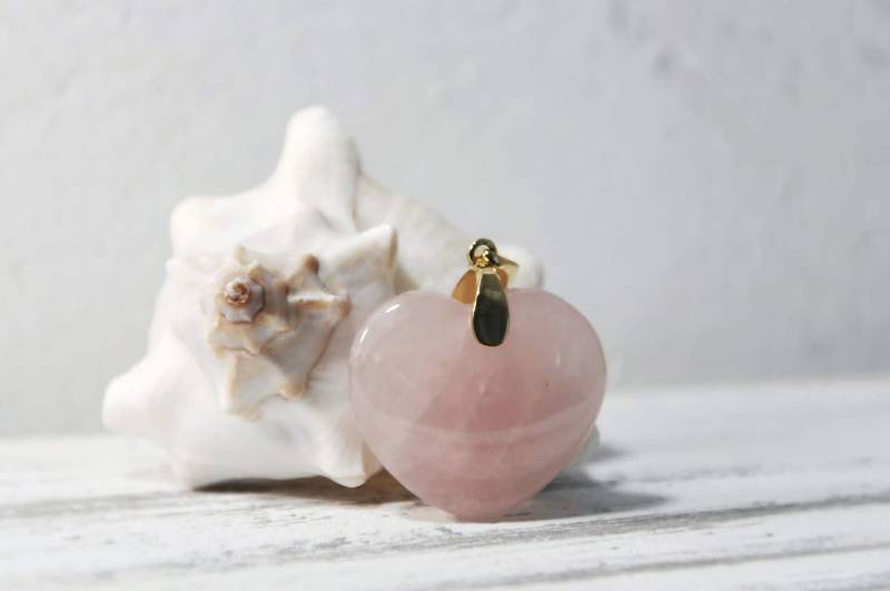 Rosenquarz Anhänger Herz | Kristallherz| Kristallschmuck Geschenk Liebe Herzgöttin Rosenquarz Anhänger Herz | Kristallherz| Kristallschmuck Geschenk Liebe Herzgöttin von Herzgoettin