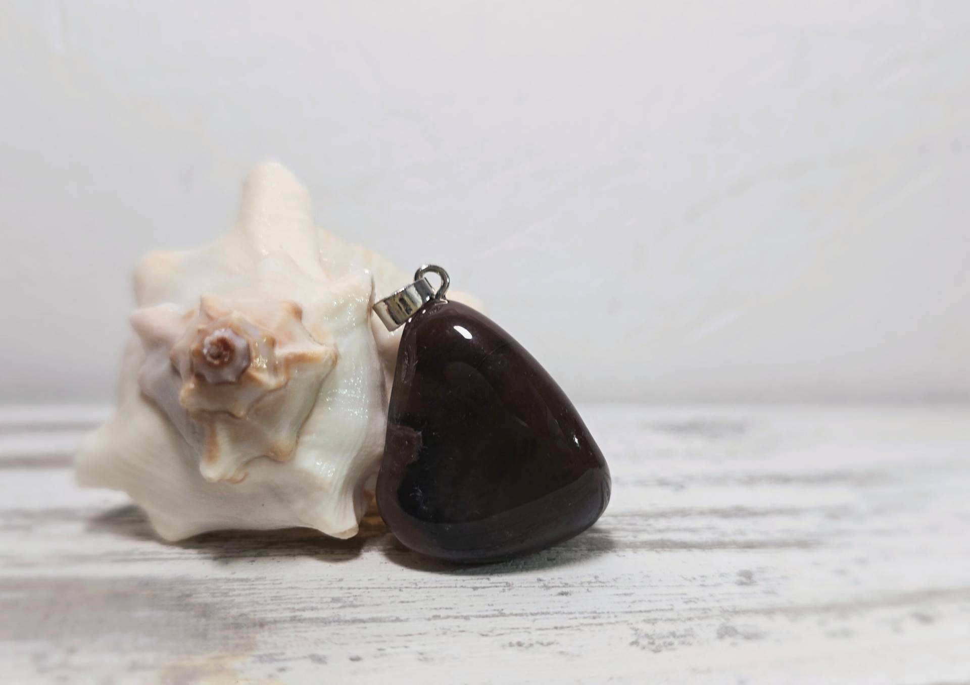 Versteinertes Holz Anhänger - Fossilien Edelstein Schmuck | Heilstein Geologie Mineral Versteinerung Herzgöttin Versteinertes Holz Anhänger - Fossilien Edelstein Schmuck | Heilstein Geologie Mineral Versteinerung Herzgöttin von Herzgoettin