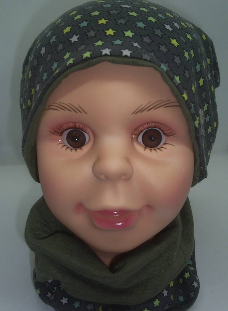 Kinder Beanie Und Loop Im Set Khaki Sterne Gelb Grau Grün Unisex 5 Bis 8 Jahre #drachenzacke von Herzibopperlshop