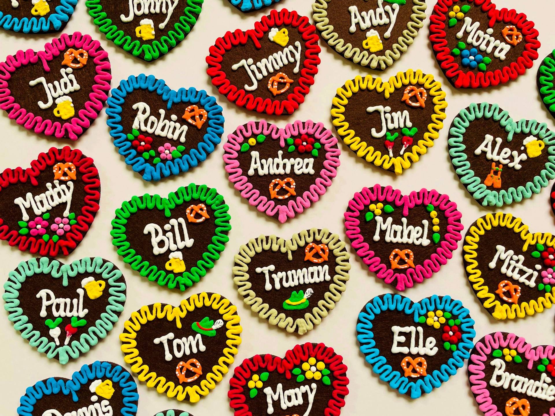 Lebkuchenherz Aus Filz - Personalisierbarer Anstecker/Wiesn Accessoire Geschenk Oktoberfest Hochzeit Jga B X H 7, 5 6, 5 cm von HerzlMitHerz