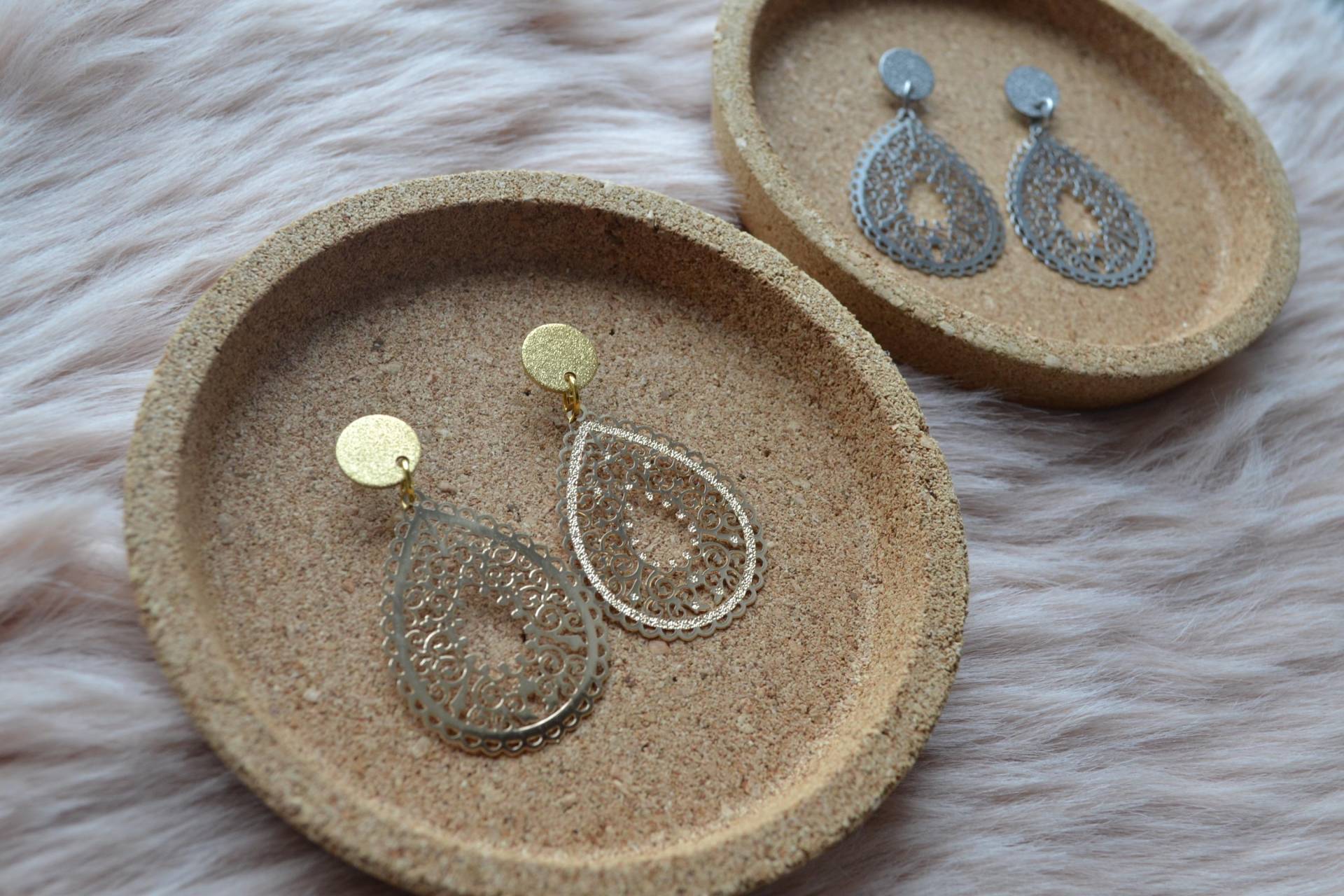 Ohrhänger "Boho-Tropfen" - Goldfarben/Silberfarben Ohrhänger "Boho-Tropfen" - Goldfarben/Silberfarben von Herzlichaufgebrezelt