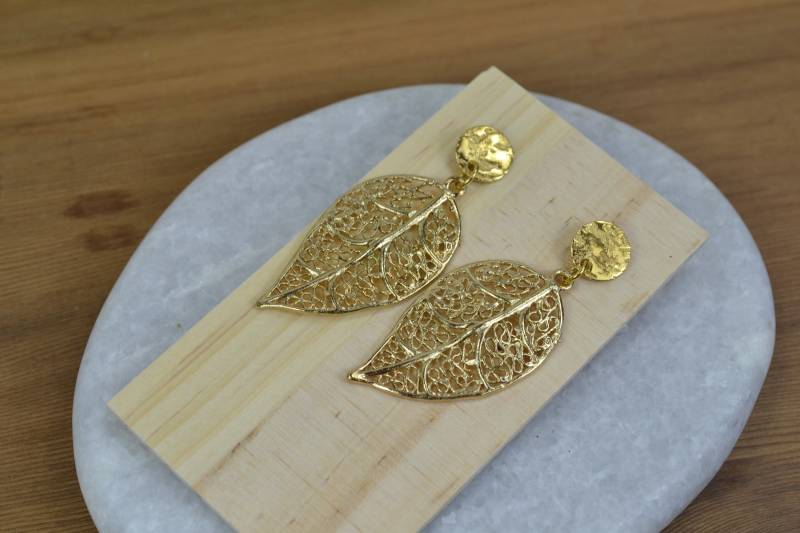 Ohrhänger "Goldblatt" - Goldfarben Ohrhänger "Goldblatt" - Goldfarben von Herzlichaufgebrezelt