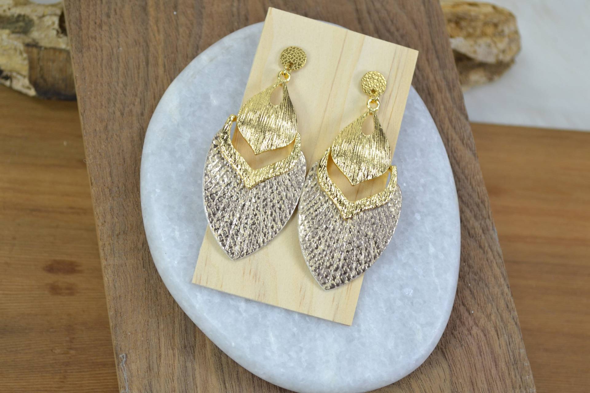 Ohrhänger "Lederfeder" - Goldfarben Ohrhänger "Lederfeder" - Goldfarben von Herzlichaufgebrezelt