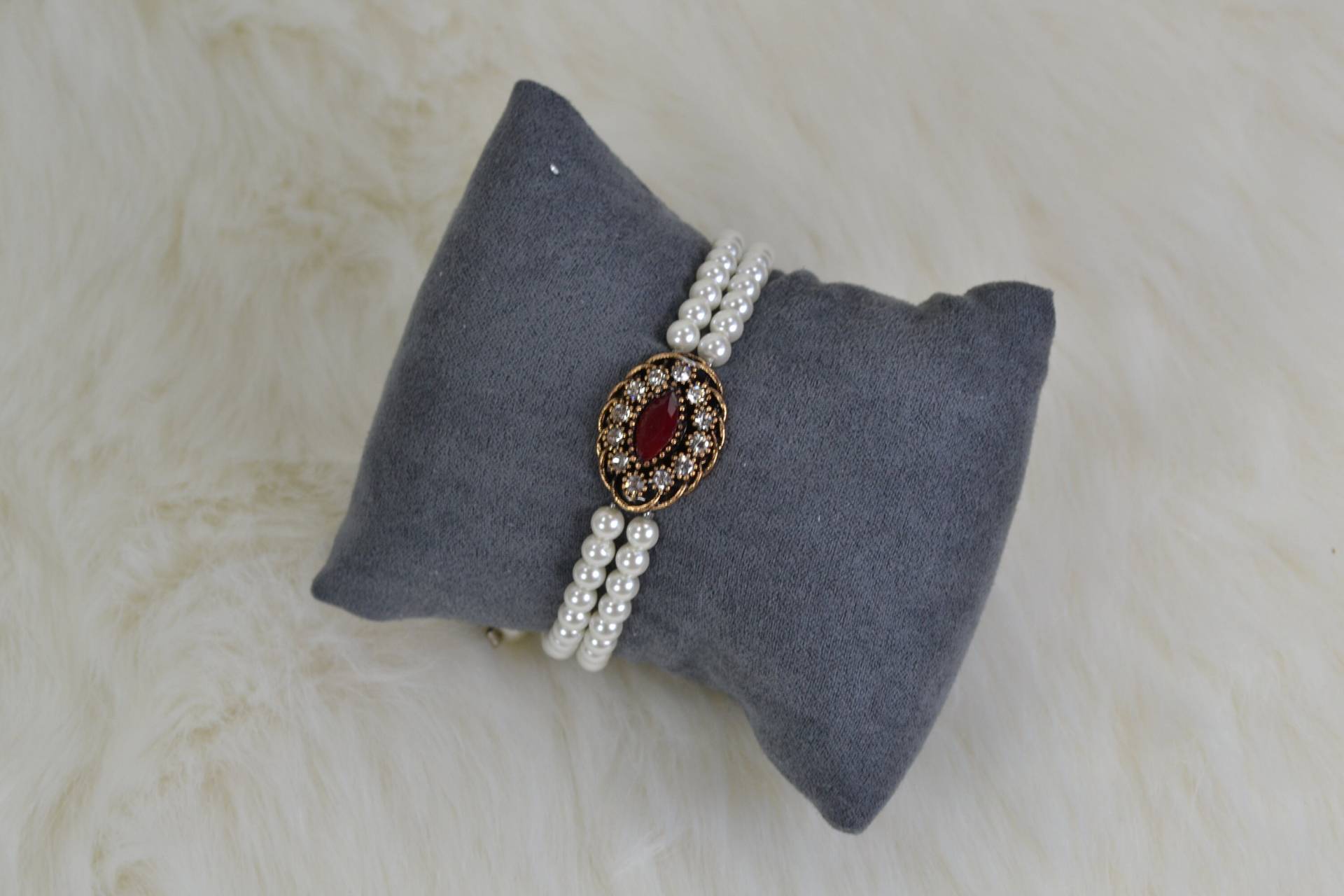 Perlenarmband Im Vintage-Look "Vintage Lover" - Rot Perlenarmband Im Vintage-Look "Vintage Lover" - Rot von Herzlichaufgebrezelt