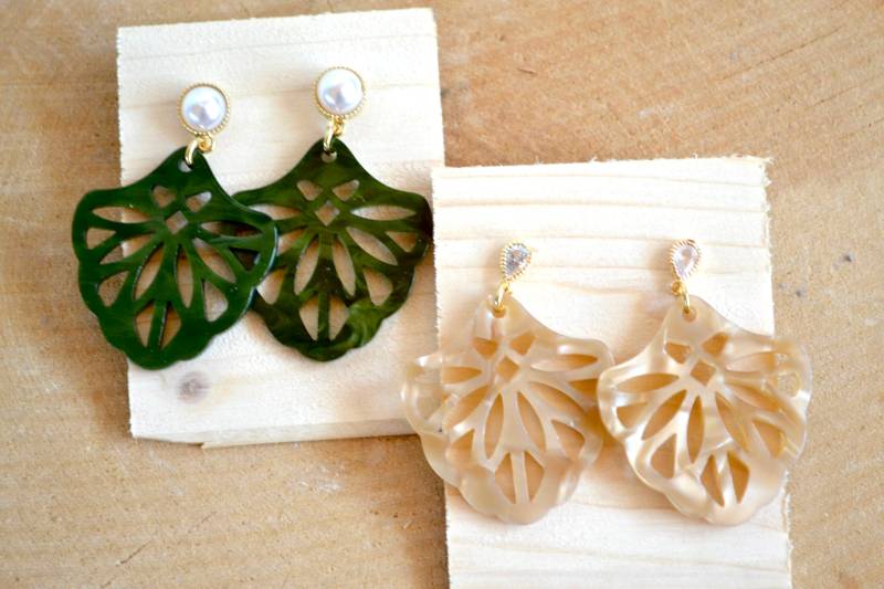 Resin-Ohrhänger „Blatt" Resin-Ohrhänger „Blatt" von Herzlichaufgebrezelt
