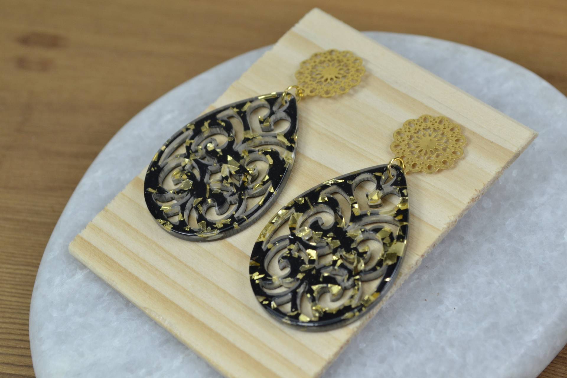 Resin-Ohrhänger "Tropfen" - Mit Glänzenden Flakes Resin-Ohrhänger "Tropfen" - Mit Glänzenden Flakes von Herzlichaufgebrezelt