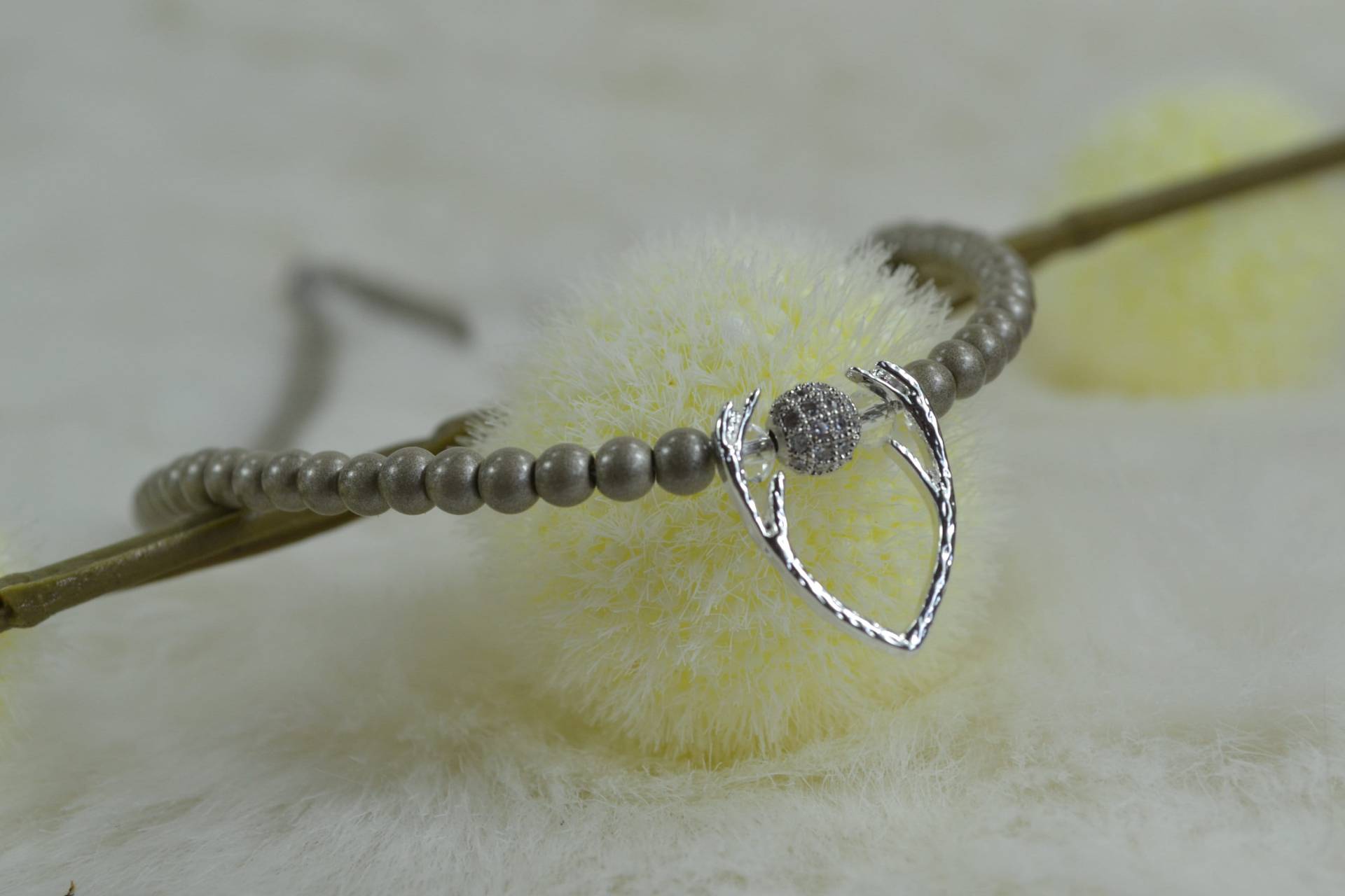 Trachtenkette Mit Hirschgeweih - Taupe, Glitzerkugel Trachtenkette Mit Hirschgeweih - Taupe, Glitzerkugel von Herzlichaufgebrezelt
