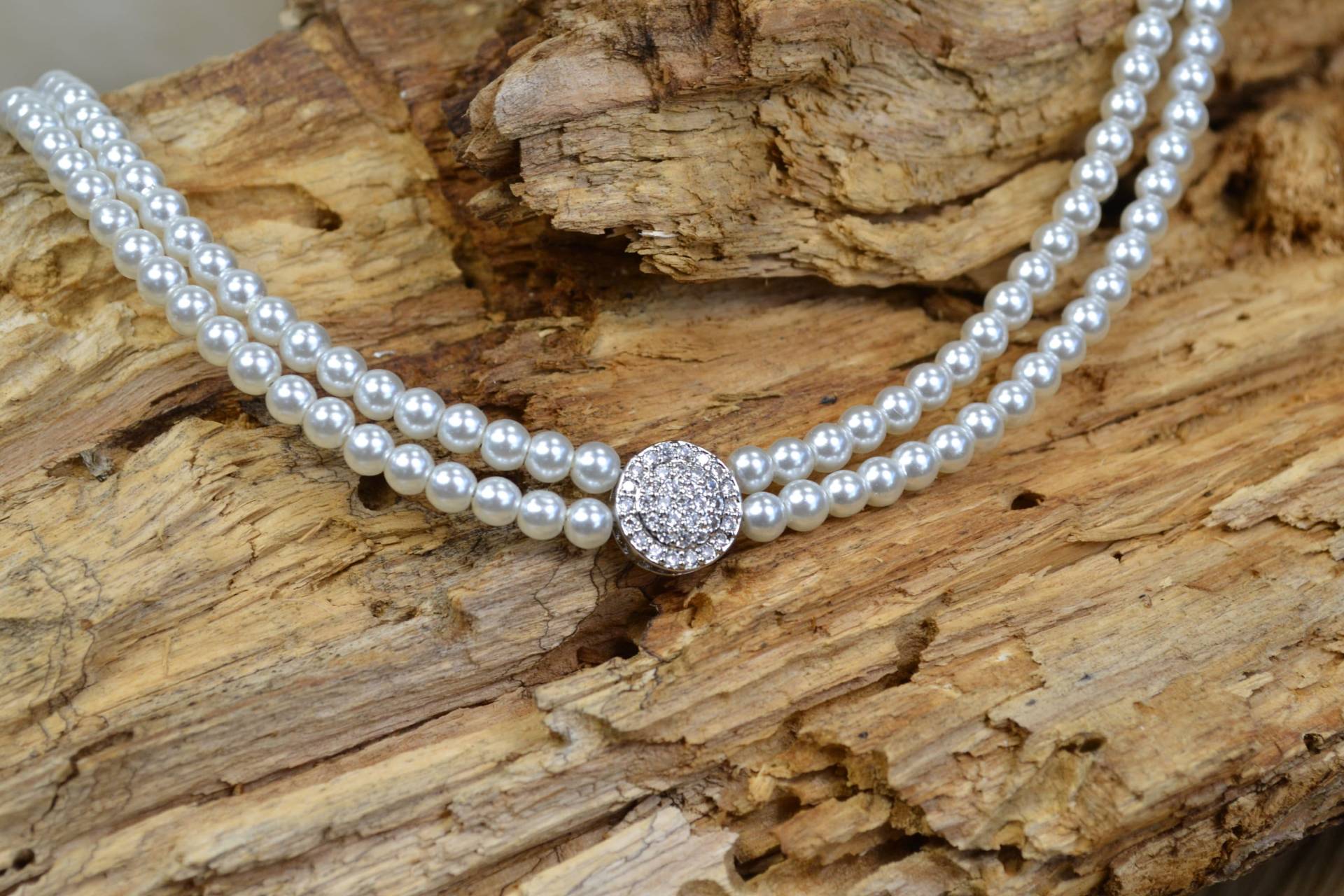 Zweireihige Perlenkette "Glitzerkreis" Zweireihige Perlenkette "Glitzerkreis" von Herzlichaufgebrezelt