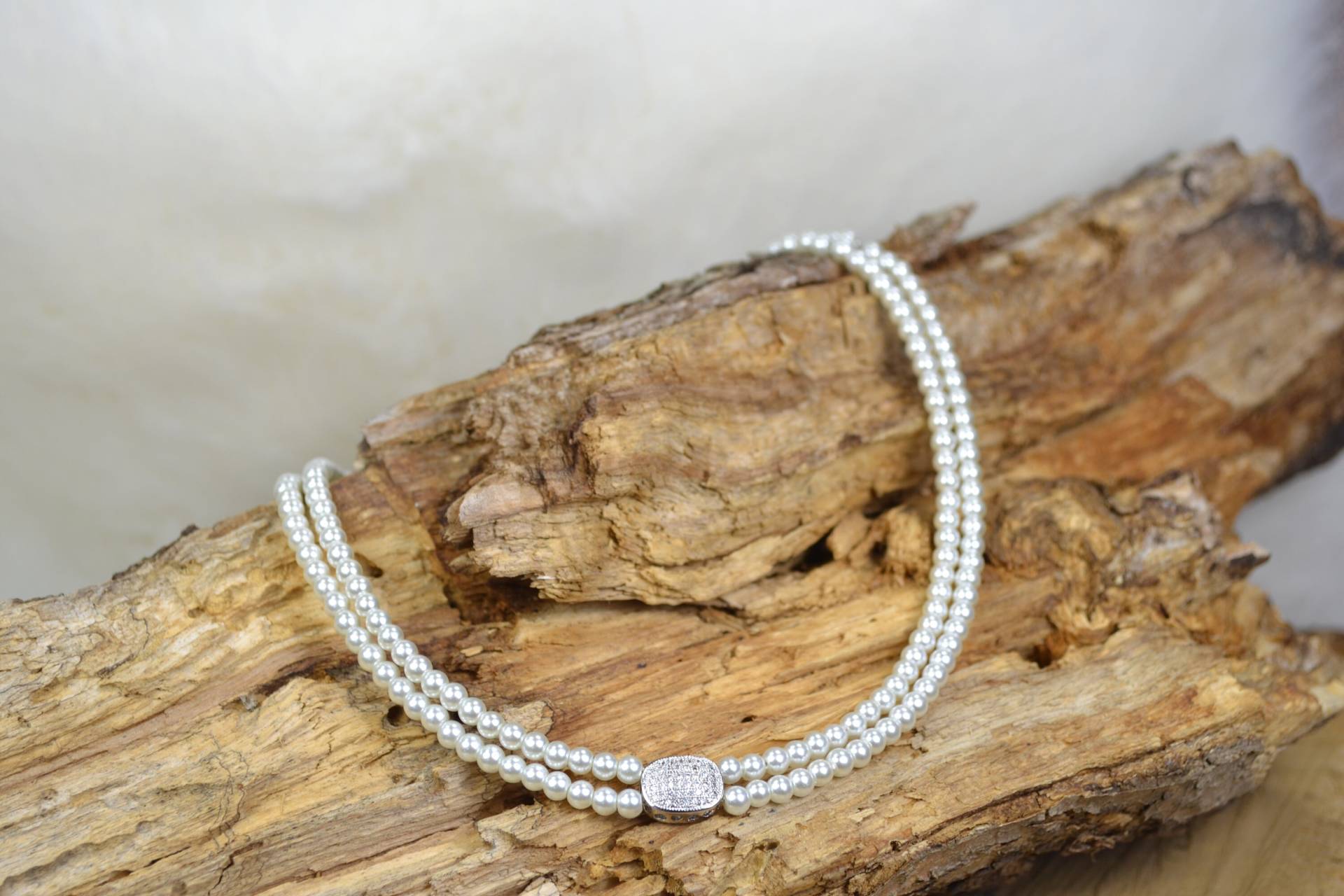 Zweireihige Perlenkette "strass-Oval" Zweireihige Perlenkette "strass-Oval" von Herzlichaufgebrezelt