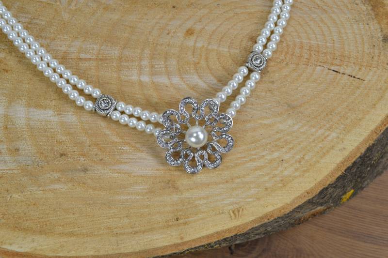 Zweireihiges Trachtencollier "Glitzernde Blume" von Herzlichaufgebrezelt