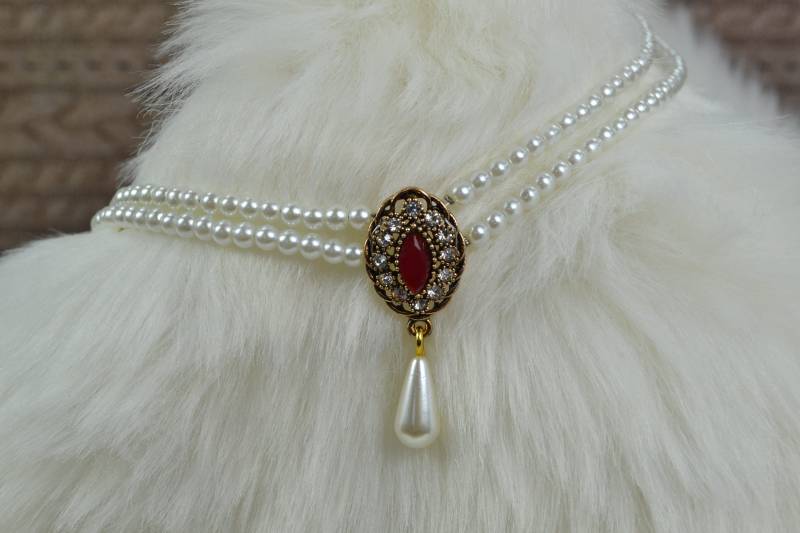 Zweireihiges Trachtencollier "Vintagelover" - Mit Roten Mittelteil Zweireihiges Trachtencollier "Vintagelover" - Mit Roten Mittelteil von Herzlichaufgebrezelt