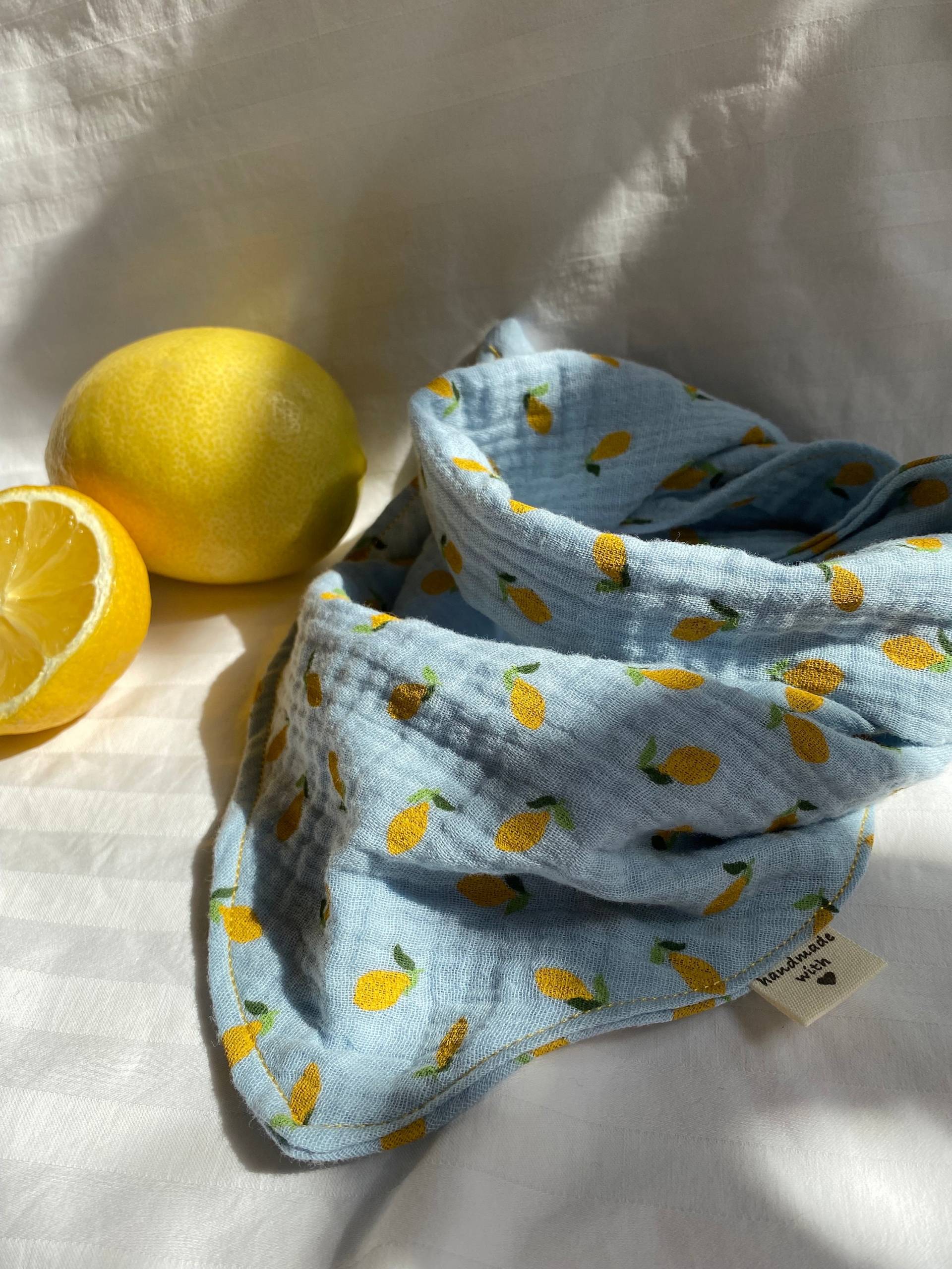 Halstuch Zum Knoten Musselinhalstuch Kinder Blau Mit Zitronen von Herzschnittmacher
