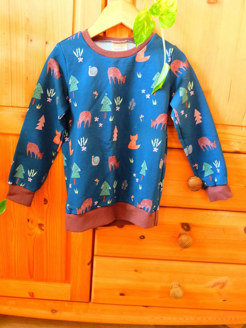 Gr. 110; Sweater; Pullover; Waldtiere; Blau/Braun/Grün; Jungs; French Terry von HerzstichKreationen