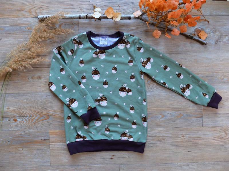 Gr. 122; Sweater; Pullover; Eicheln Und Blätter; Braun/Grün/Beige; Jungs; French Terry von HerzstichKreationen