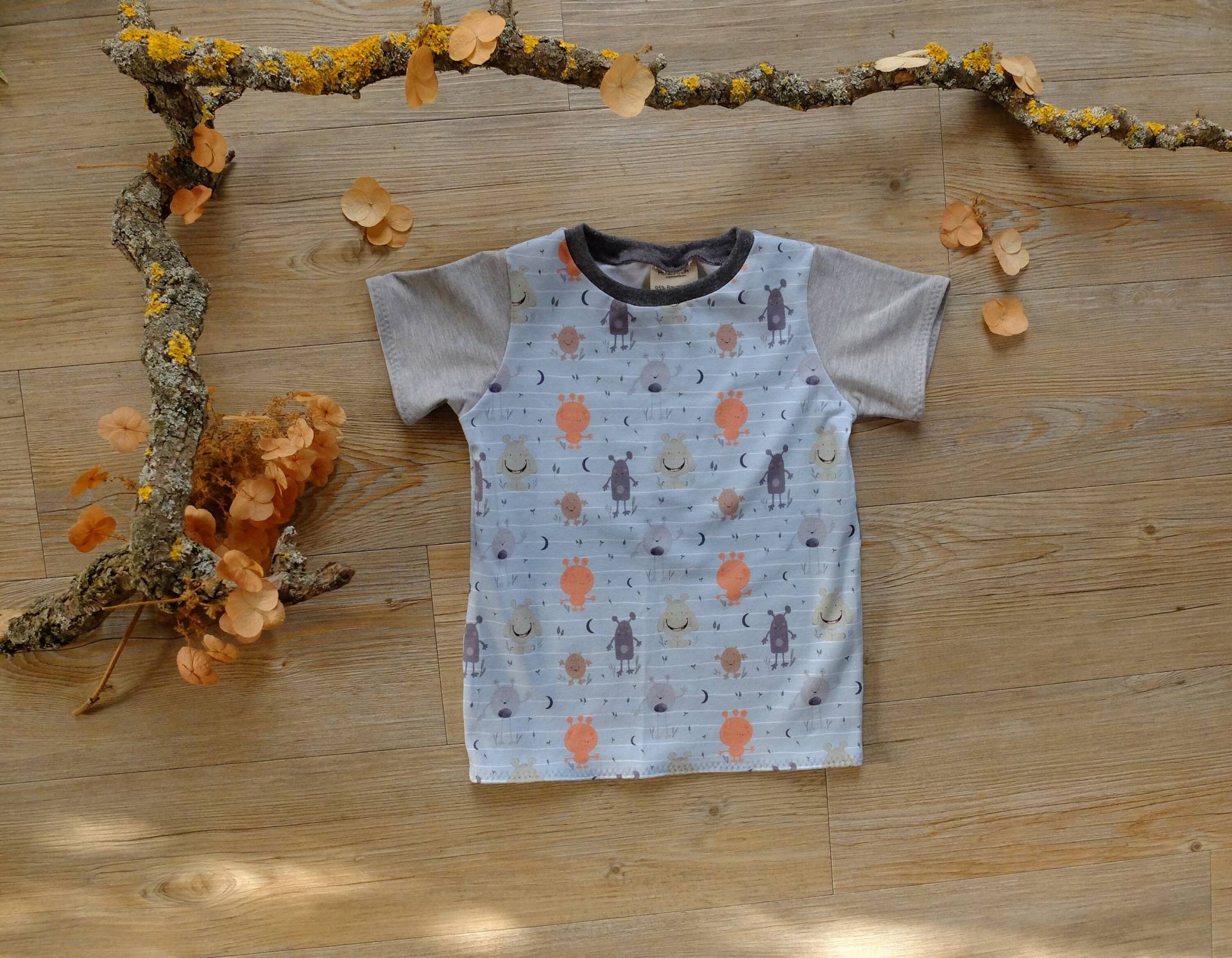 Gr. 92/98/104/110; Shirt; Lustige Monster; Grau/Braun; Mädchen; Jungs; Jersey von HerzstichKreationen