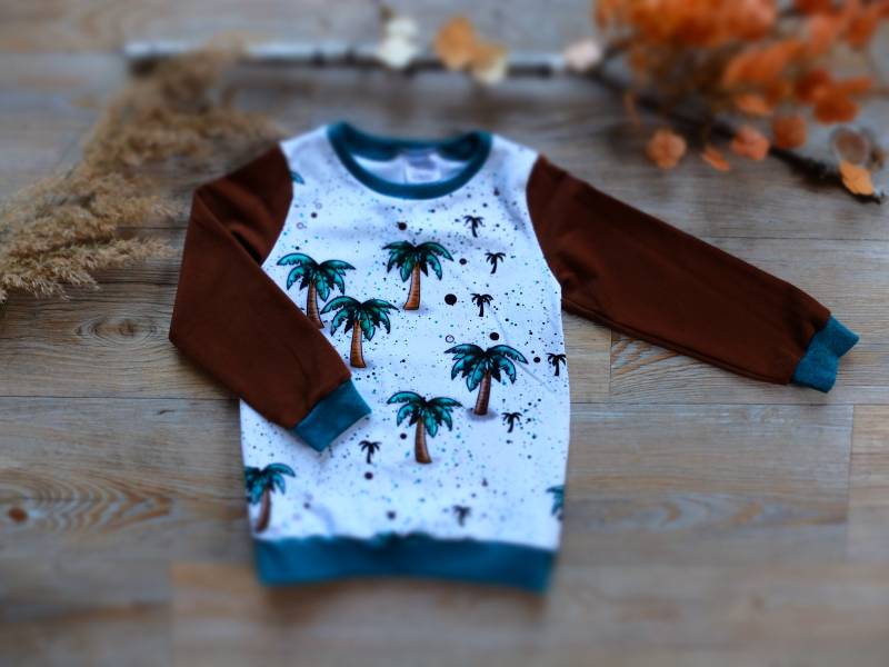 Gr. 98; Sweater; Pullover; Palmen; Braun/Grün/Weiß; Jungs; French Terry von HerzstichKreationen