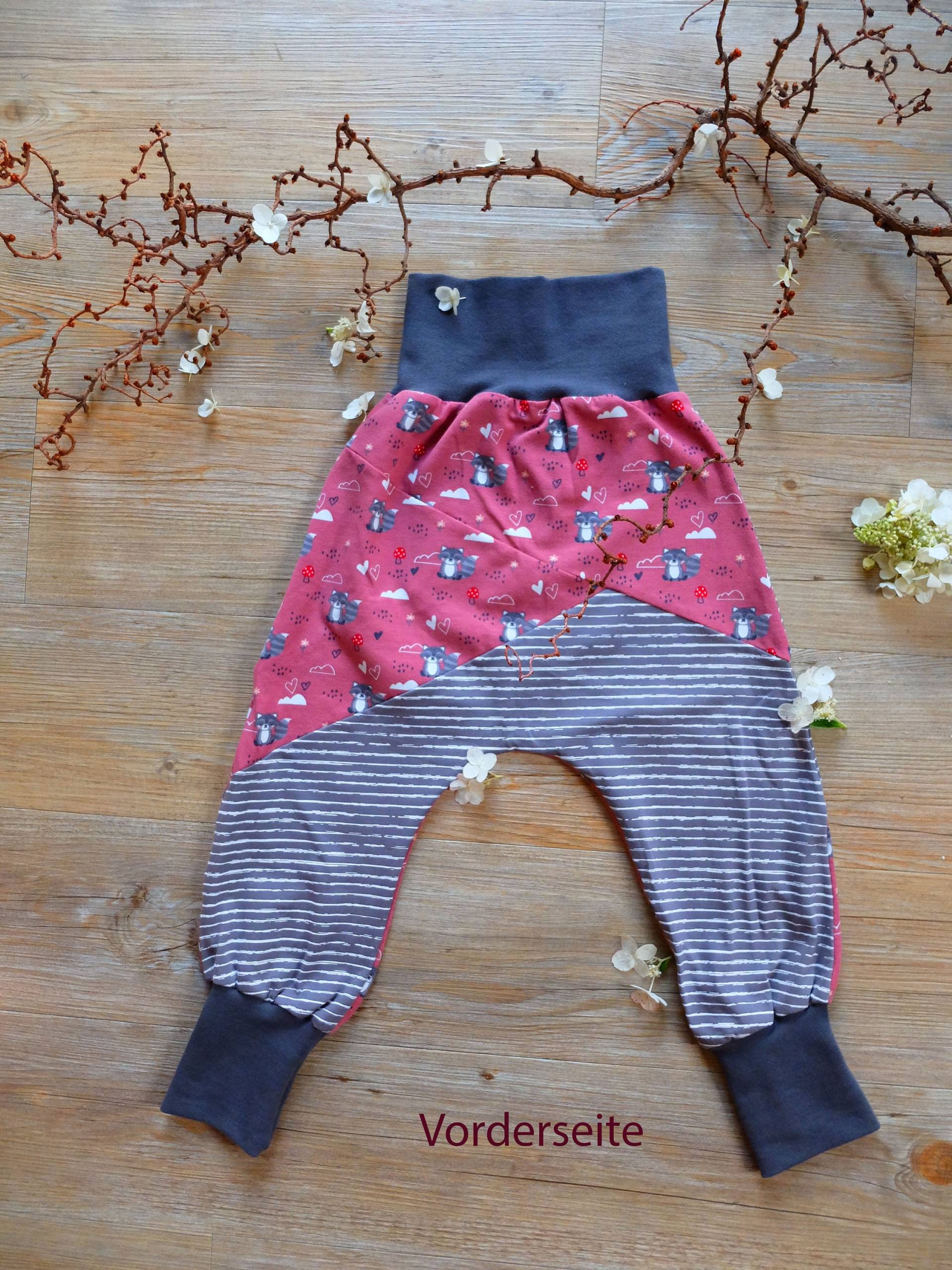 Größe 104 - 110, Kinderpumphose, Waschbären, Weinrot/Grau/Weiß, Jungs, Mädchen, Jersey von HerzstichKreationen