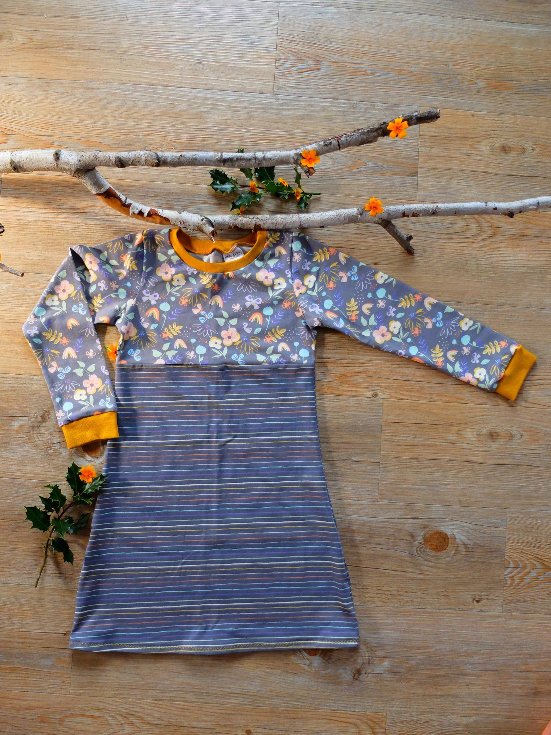 Größe 116, Mädchenkleid, Streifen Und Blumen, Grau/Gelb/Grün, Pastelltöne, Jersey von HerzstichKreationen