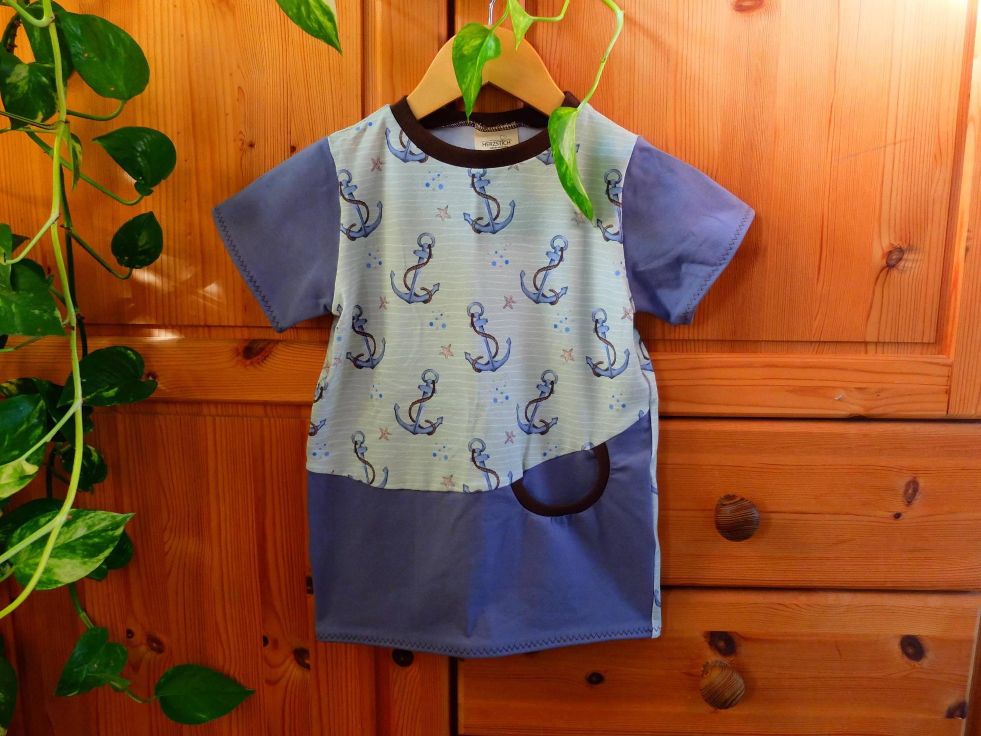 Größe 116; Shirt Mit Tasche; Anker; Mintgrün/Blau/Braun; Mädchen; Jungs; Jersey von HerzstichKreationen