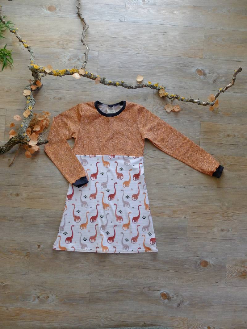 Größe 140, Mädchenkleid, Dinos Und Streifen, Weiß/Kupfer, Jersey, Mädchen von HerzstichKreationen