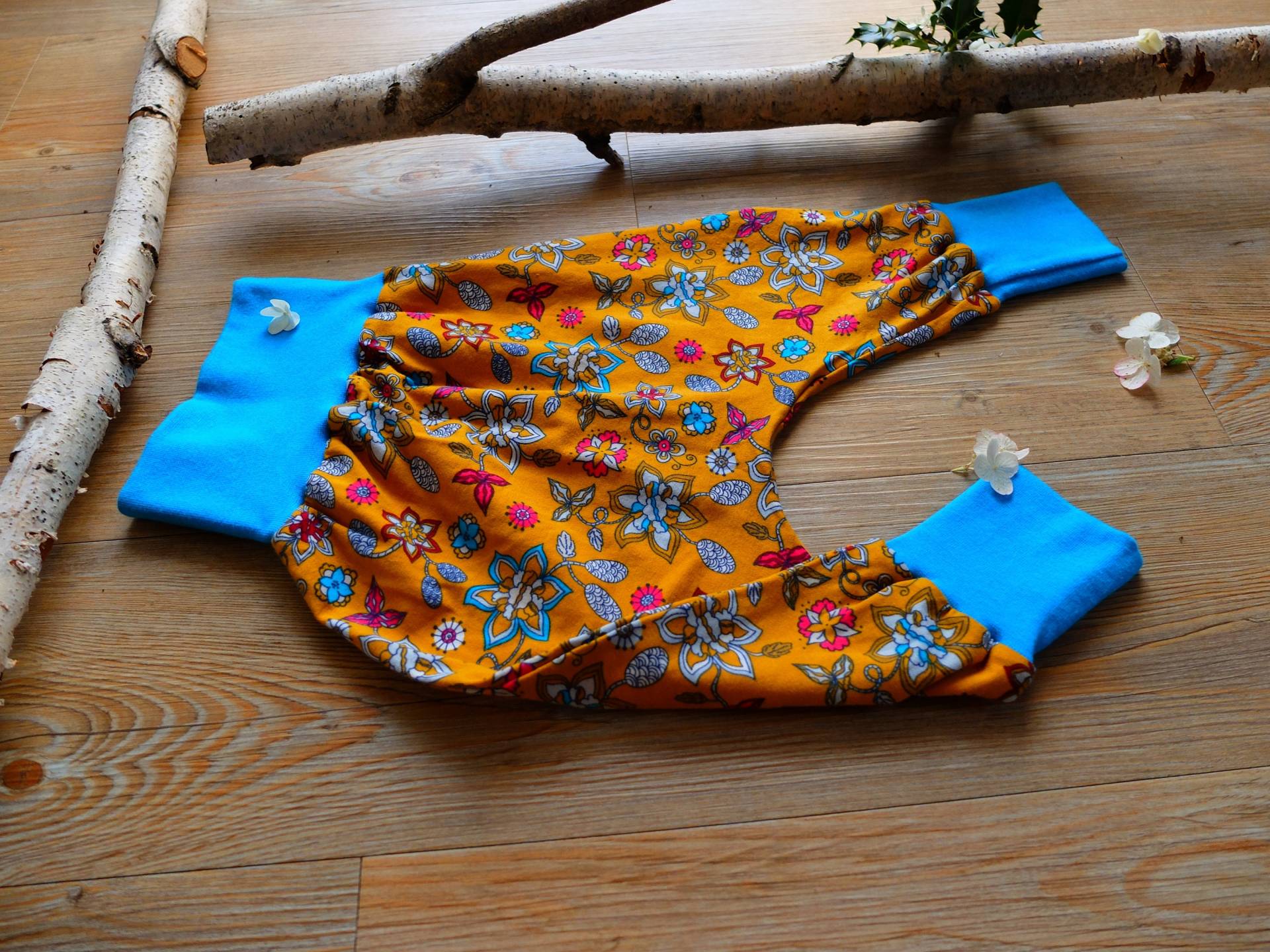 Größe 80 - 86, Kinderpumphose, Blütenpracht, Mädchen, Jungs, Jersey von HerzstichKreationen