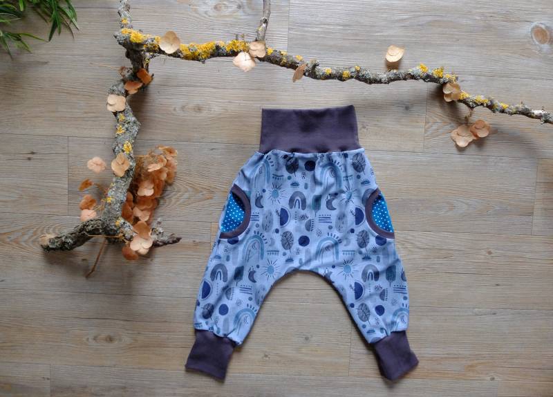 Größe 92 - 98; Kinderpumphose; Abstrakt; Grau/Blau; Mädchen; Jungs; Jersey von HerzstichKreationen