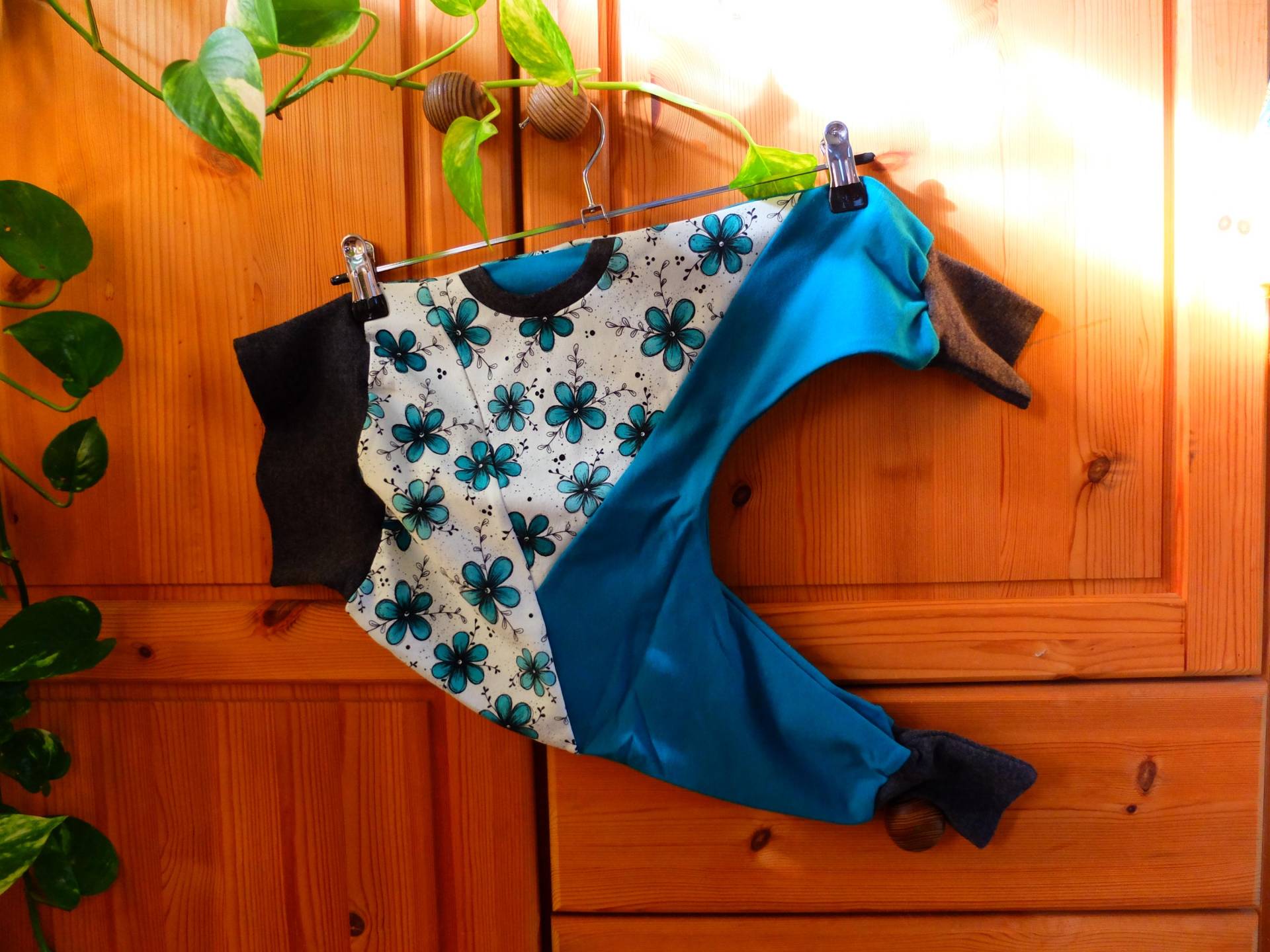 Größe 92 - 98; Kinderpumphose; Blüten; Petrol/Weiß/Grau; Mädchen; French Terry von HerzstichKreationen