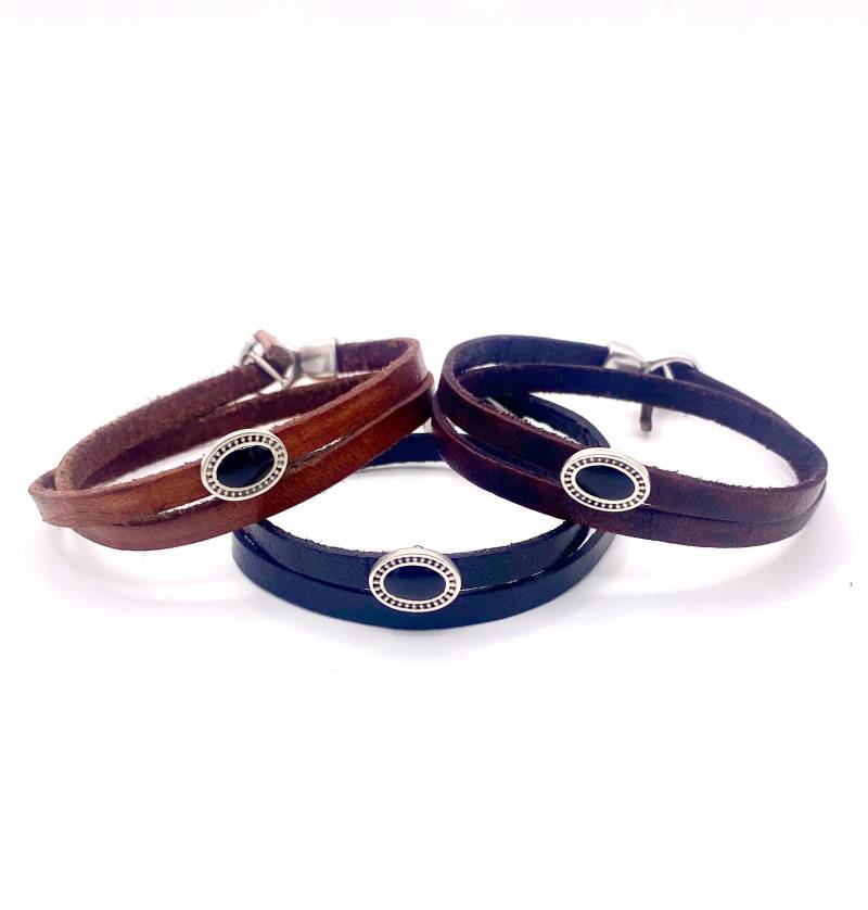 Handgemachtes Lederarmband Mit Slider Oval Schwarz Emailliert, Verstellbares Armband Für Damen Und Herren. Schmuck -Geschenk-Leder von HerzstueckeVonKatja