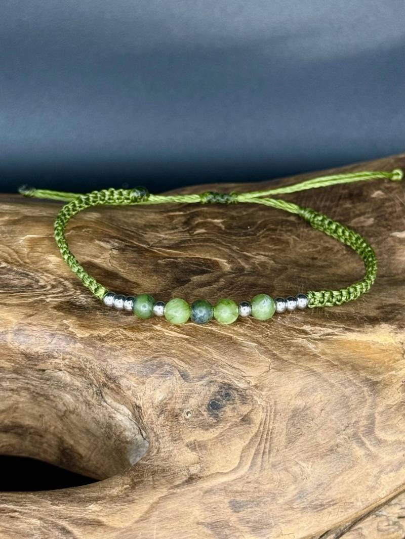 Makramee Armband Jade, Moosgrünes Garn, Handgemacht, Edelstein, Glücksstein Schmuck, Schutz Und Harmonie, Geschenk Für Sie Ihn von HerzstueckeVonKatja