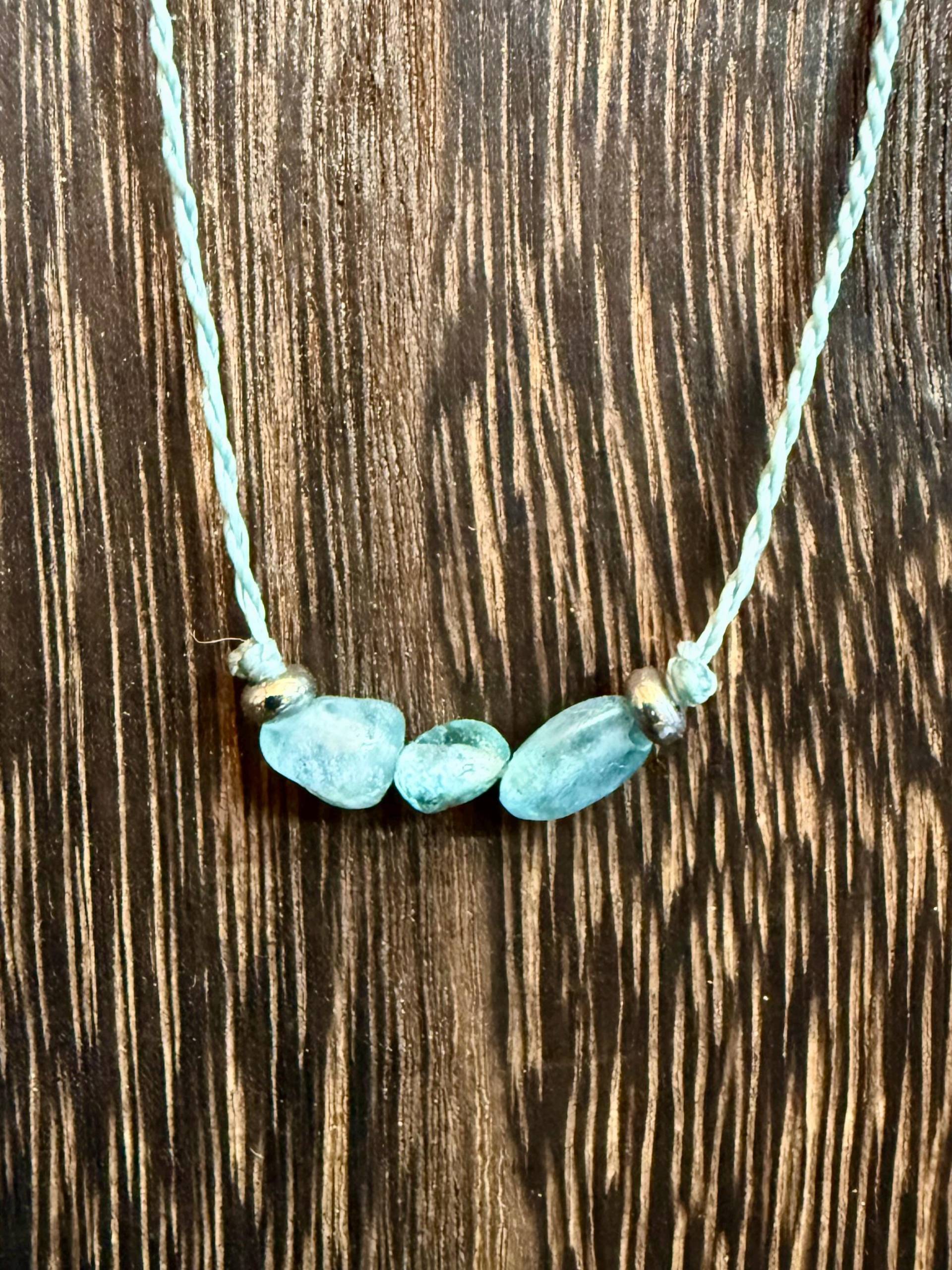 Makramee Kette Mit Blauen Apatit, Blaues Garn, Handgefertigt, Edelstein Halskette Inspiration & Ausdruck, Boho Schmuck Heilstein Unikat von HerzstueckeVonKatja