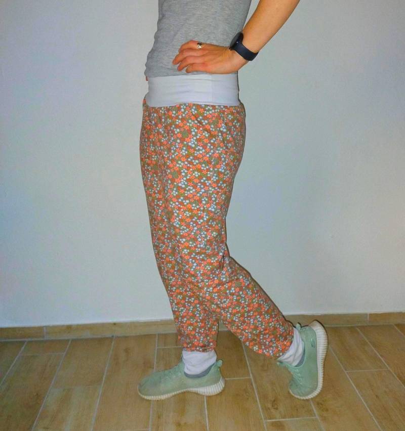 Blümchenhose Pumphose Haremshose Herz Und Karo Kinder Gr 50 - 158 Damen Gr 36-46 Baumwolle Jersey Blumenhose von HerzundKaro