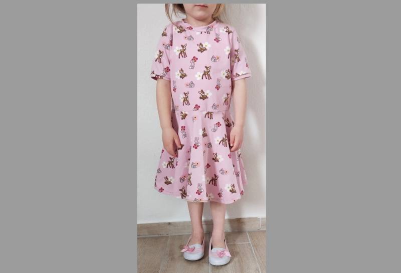 Herz Und Karo Kleid Drehkleid Rehe Hasen Rosa Kinder Gr. 50-158 von HerzundKaro