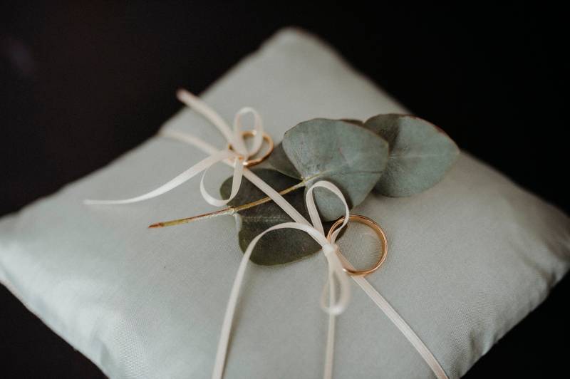 Ringkissen Aus Seide Und Leinen Mit Bändern in Champagner, Grün-Blau Beige, Für Eheringe An Hochzeiten, Edel Hochwertig, Berlin Ringkissen Aus Seide Und Leinen Mit Bändern in Champagner, Grün-Blau Beige, Für Eheringe An Hochzeiten, Edel Hochwertig, Berlin von HettiBerlin